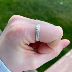 Silver Motif Swirl Pattern Ring Size 8